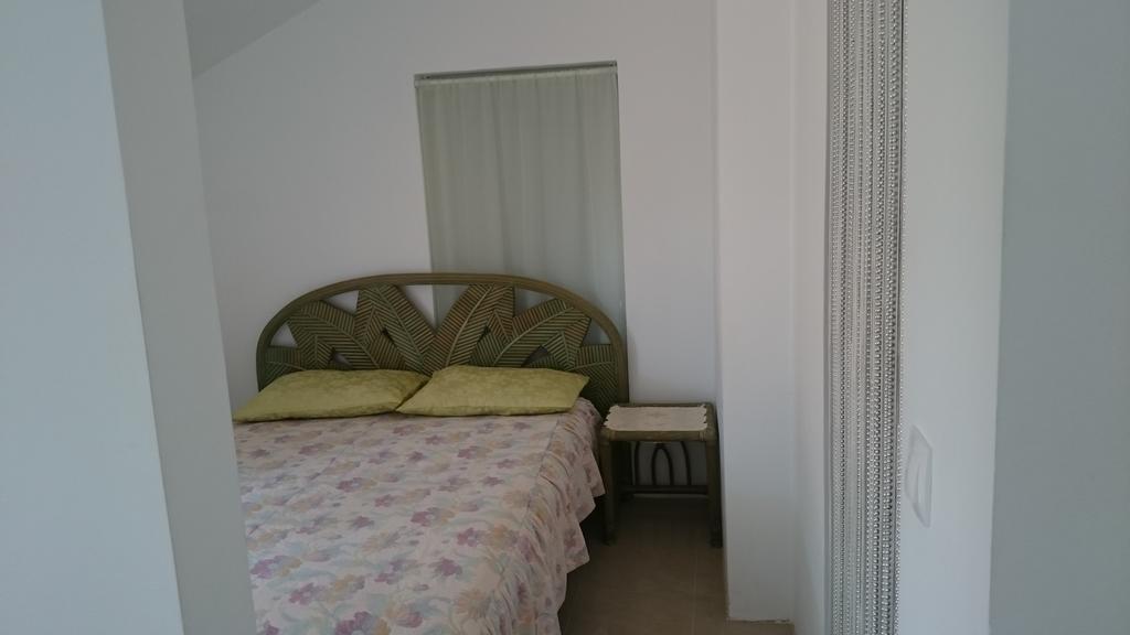 Collins Apartments Pula Ngoại thất bức ảnh