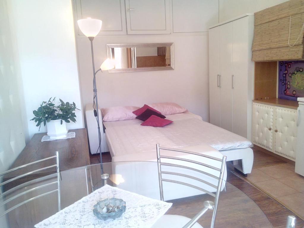 Collins Apartments Pula Phòng bức ảnh